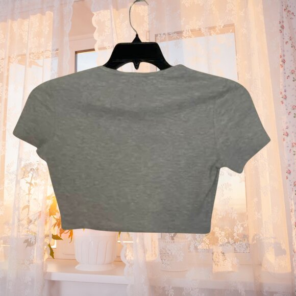 Shein Grey Ribbed Short Sleeve Crop Top Size Small - Picture 3 of 8